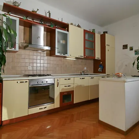 Spacious In The Center * سبليت