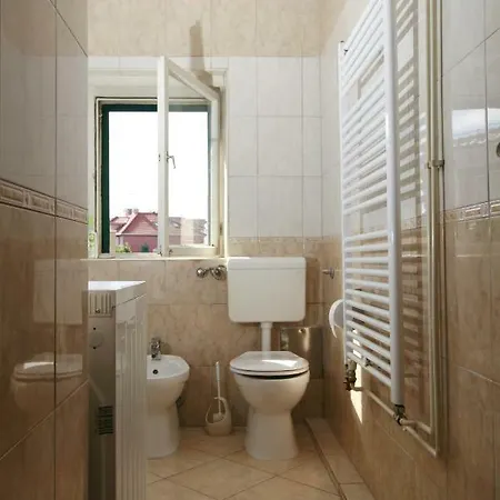 Apartman Spacious In The Center Split