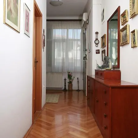 Spacious In The Center Apartman *